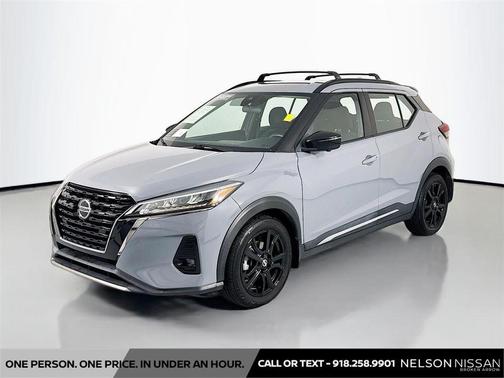 Boulder Gray Pearl 2021 Nissan Kicks SR