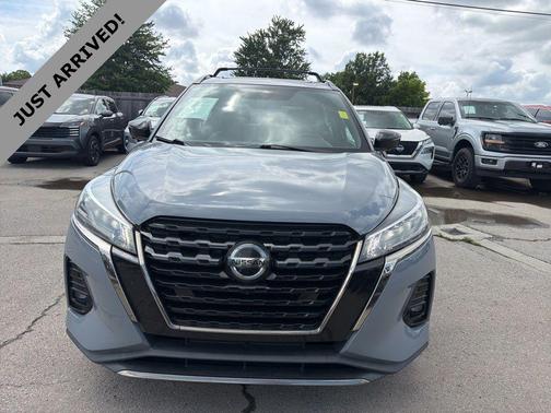 Boulder Gray Pearl 2021 Nissan Kicks SR