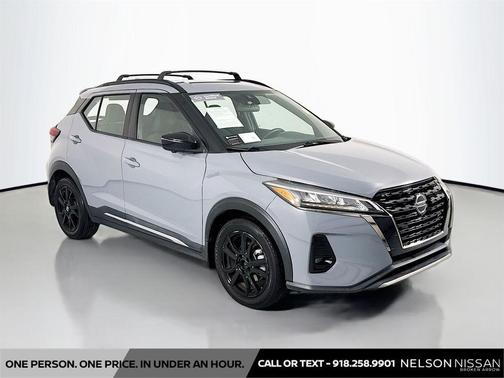 Boulder Gray Pearl 2021 Nissan Kicks SR