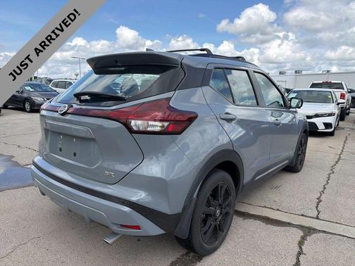 Boulder Gray Pearl 2021 Nissan Kicks SR