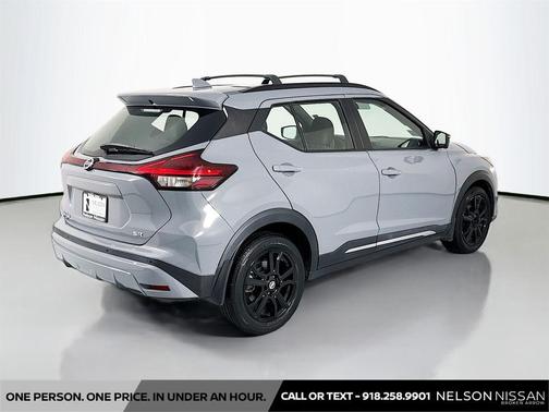 Boulder Gray Pearl 2021 Nissan Kicks SR