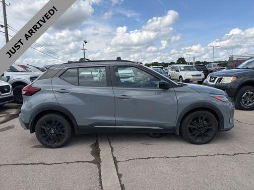 Boulder Gray Pearl 2021 Nissan Kicks SR