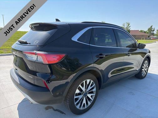 AGATE BLACK METALLIC 2020 Ford Escape Titanium