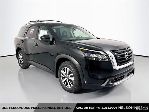 2025 Nissan Pathfinder SL 4WD