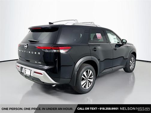 2025 Nissan Pathfinder SL 4WD