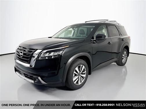 2025 Nissan Pathfinder SL 4WD