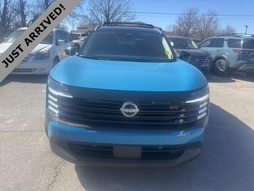 2025 Nissan Kicks SR