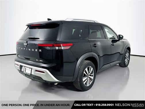 2025 Nissan Pathfinder SL 4WD