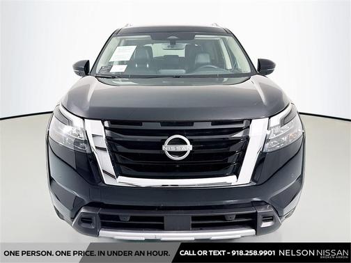 2025 Nissan Pathfinder SL 4WD