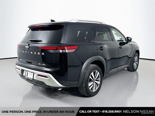 2025 Nissan Pathfinder SL 4WD