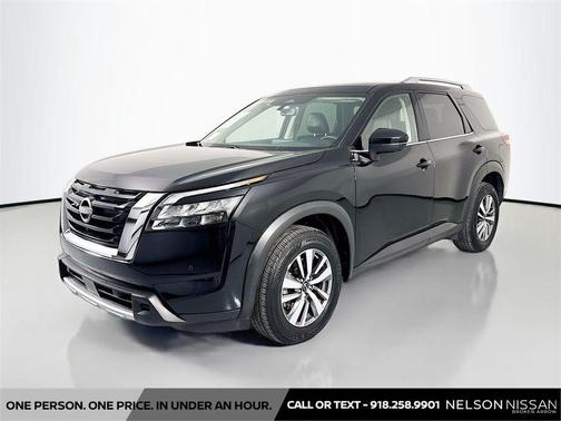 2025 Nissan Pathfinder SL 4WD