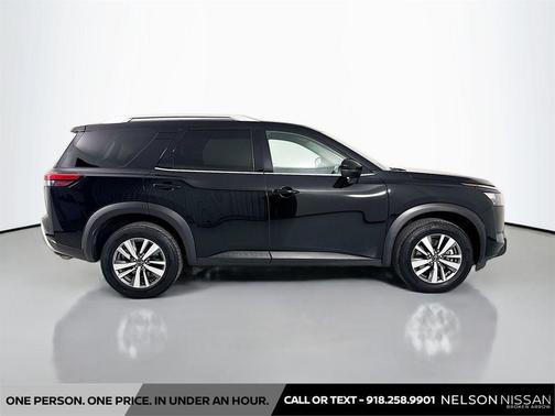 2025 Nissan Pathfinder SL 4WD