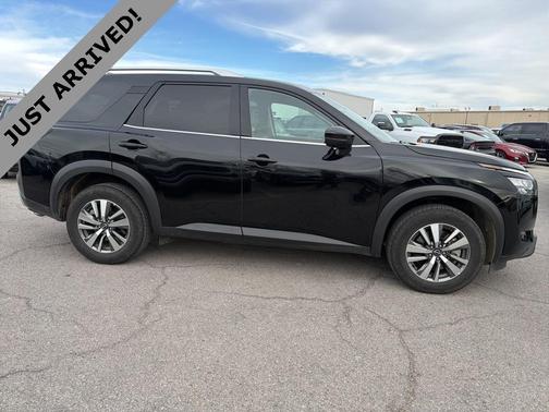 2025 Nissan Pathfinder SL 4WD