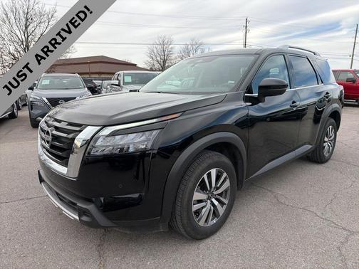 2025 Nissan Pathfinder SL 4WD