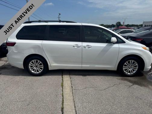 Blizzard Pearl 2015 Toyota Sienna XLE