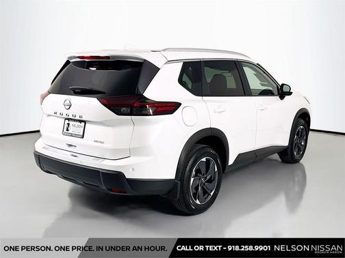 Everest White Pearl 2025 Nissan Rogue SV