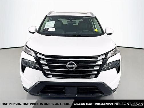 Everest White Pearl 2025 Nissan Rogue SV