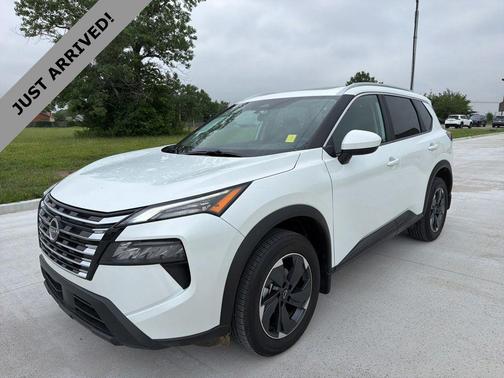 Everest White Pearl 2025 Nissan Rogue SV