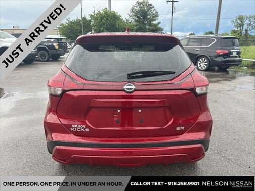 2022 Nissan Kicks SR