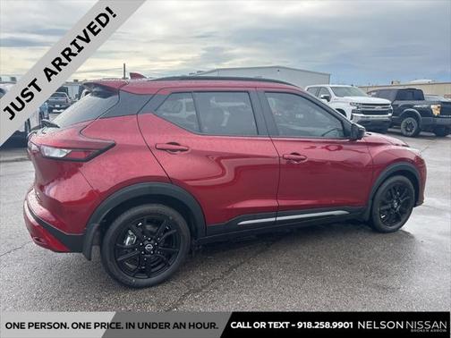 2022 Nissan Kicks SR