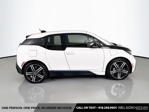 Capparis White w/BMW i Frozen Blue Accent 2016 BMW i3 Base w/Range Extender