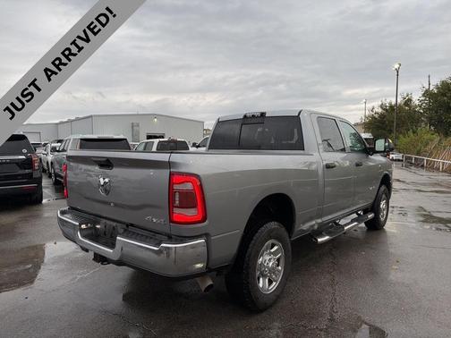 2020 RAM 2500 Tradesman Crew Cab 4X4 6'4' Box