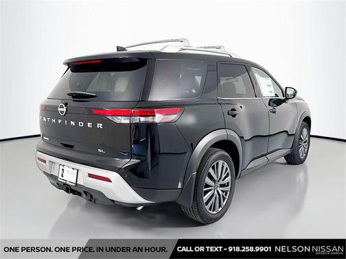2025 Nissan Pathfinder SL FWD