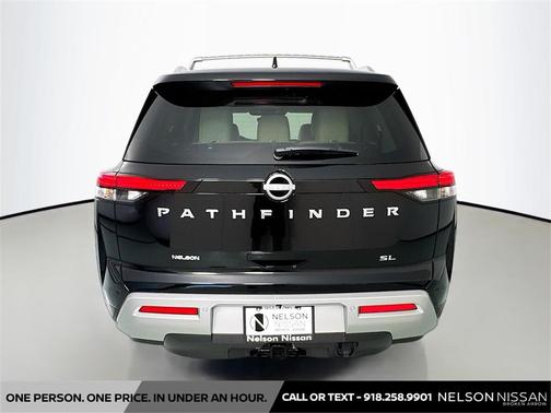 2025 Nissan Pathfinder SL FWD