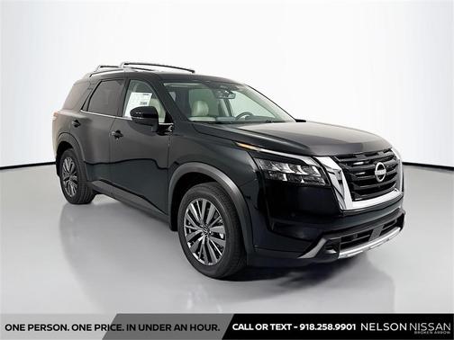 2025 Nissan Pathfinder SL FWD