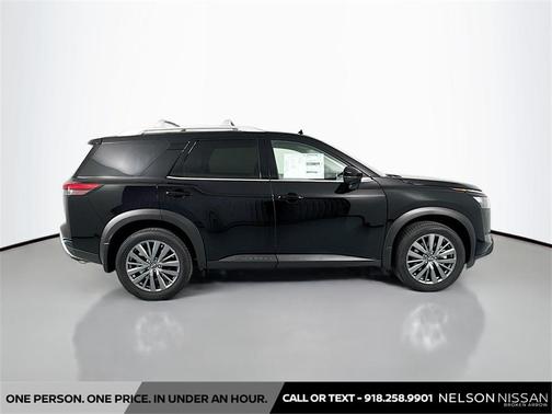 2025 Nissan Pathfinder SL FWD