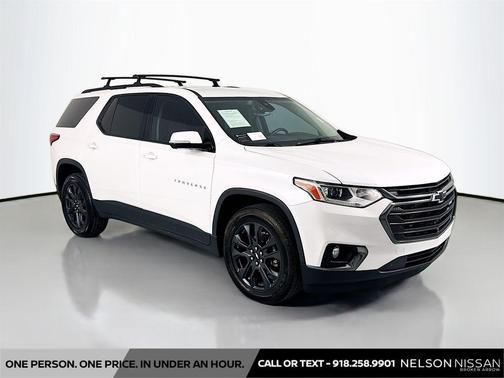 Iridescent Pearl Tricoat 2020 Chevrolet Traverse RS