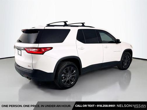 Iridescent Pearl Tricoat 2020 Chevrolet Traverse RS