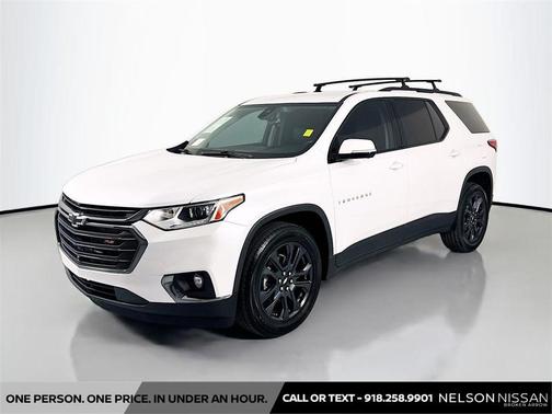 Iridescent Pearl Tricoat 2020 Chevrolet Traverse RS