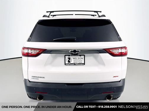 Iridescent Pearl Tricoat 2020 Chevrolet Traverse RS