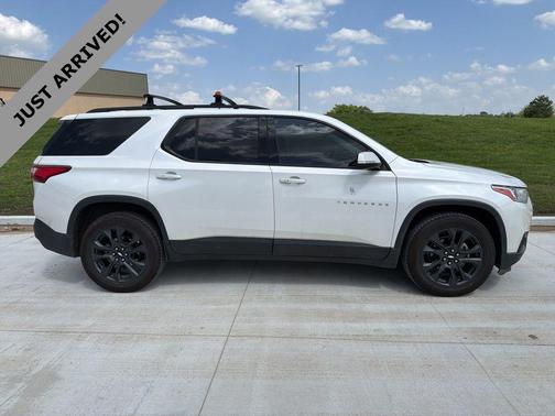 Iridescent Pearl Tricoat 2020 Chevrolet Traverse RS