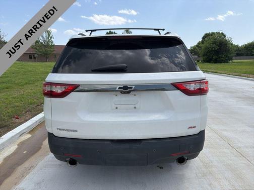 Iridescent Pearl Tricoat 2020 Chevrolet Traverse RS