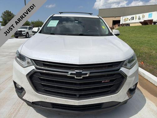 Iridescent Pearl Tricoat 2020 Chevrolet Traverse RS