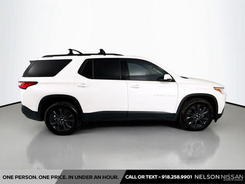 Iridescent Pearl Tricoat 2020 Chevrolet Traverse RS