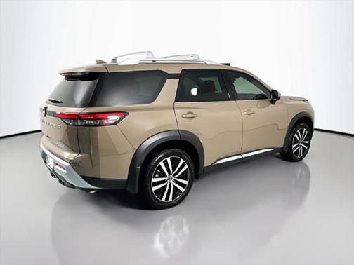 2024 Nissan Pathfinder Platinum FWD