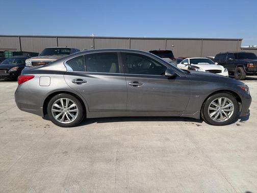 2015 INFINITI Q50 Premium