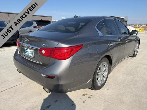 2015 INFINITI Q50 Premium