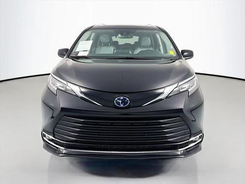 2023 Toyota Sienna XLE 8 Passenger