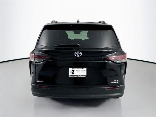 2023 Toyota Sienna XLE 8 Passenger