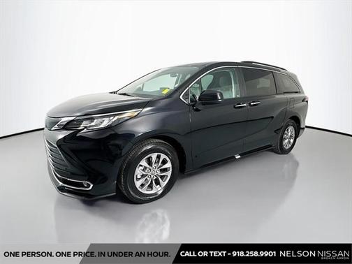 2023 Toyota Sienna XLE 8 Passenger