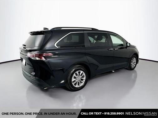 2023 Toyota Sienna XLE 8 Passenger