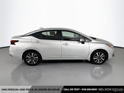 Brilliant Silver Metallic 2024 Nissan Versa 1.6 SV