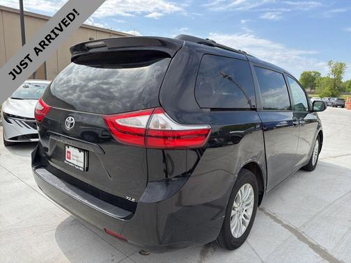 Midnight Black Metallic 2017 Toyota Sienna XLE