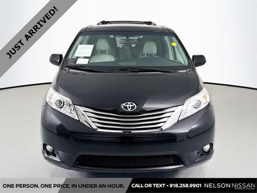 Midnight Black Metallic 2017 Toyota Sienna XLE