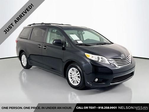 Midnight Black Metallic 2017 Toyota Sienna XLE