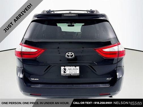 Midnight Black Metallic 2017 Toyota Sienna XLE
